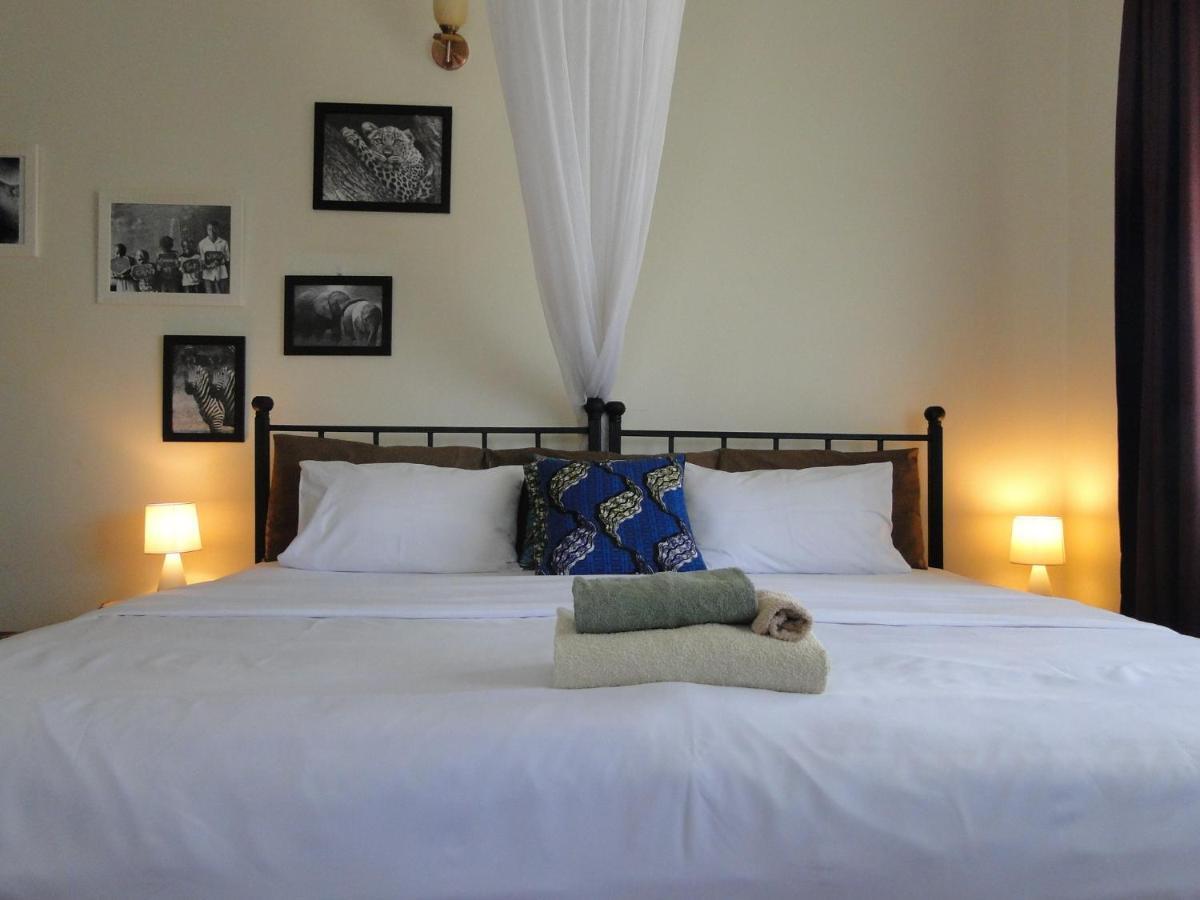 Carpe Diem Guesthouse Ентебе Екстериор снимка